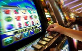 luckyace Slots တာဝန်ယူမှုဖြင့် ကစားနေသည့် မြန်မာ ကစားသူ မြင်ကွင်း
